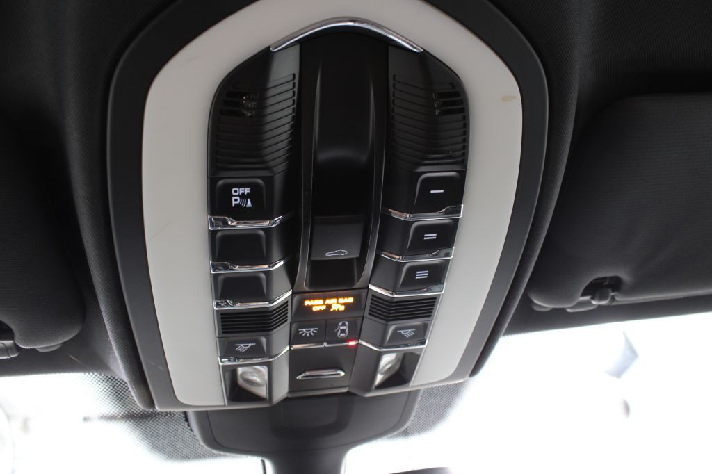 2012 Porsche Cayenne Image 36