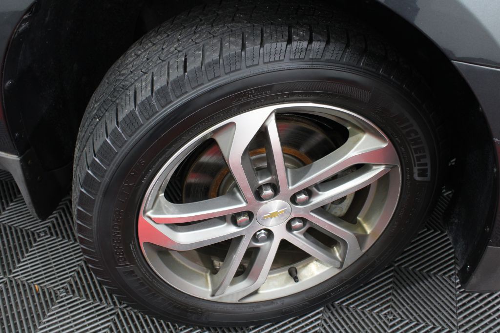 2017 Chevrolet Equinox Image 32