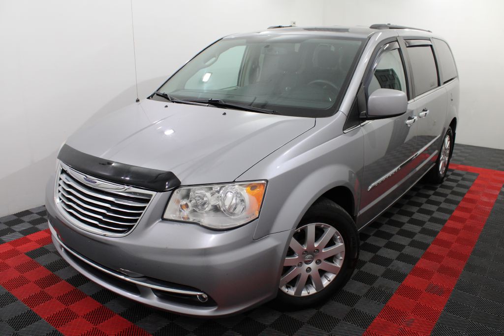 2016 Chrysler Town & Country Image 4