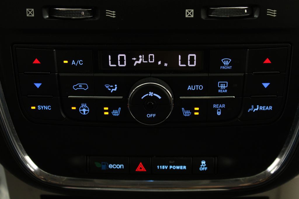 2016 Chrysler Town & Country Image 26