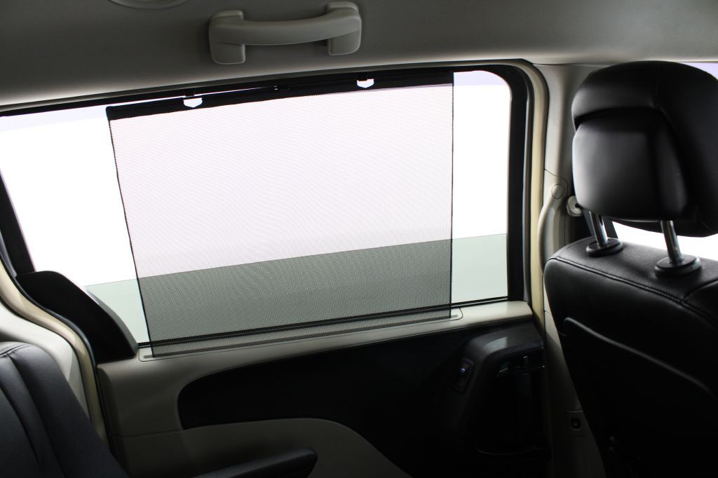 2016 Chrysler Town & Country Image 30