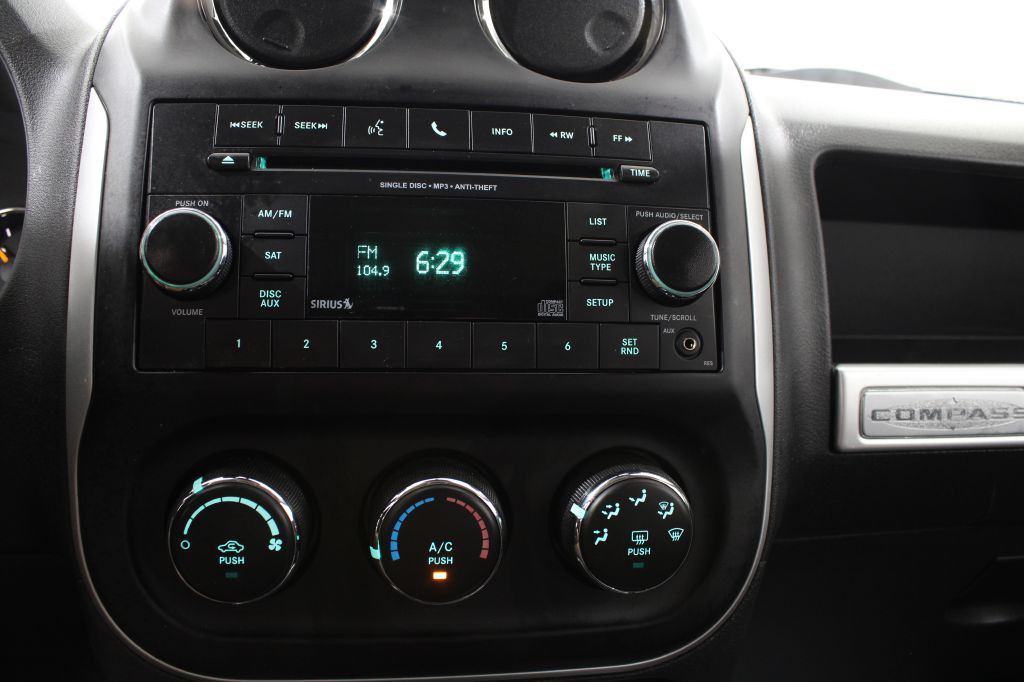 2017 Jeep Compass Image 32