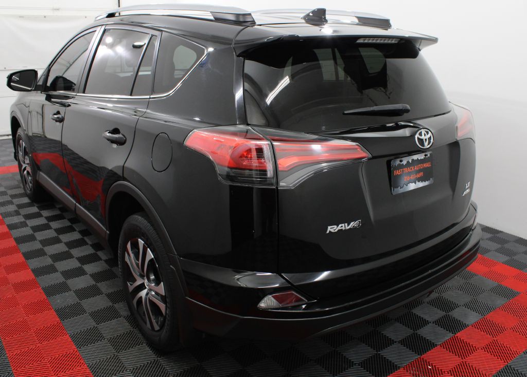 2017 Toyota Rav4 Image 5