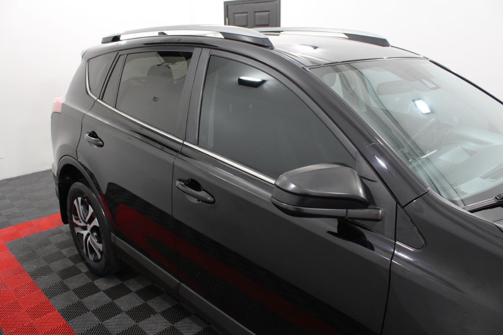 2017 Toyota Rav4 Image 8