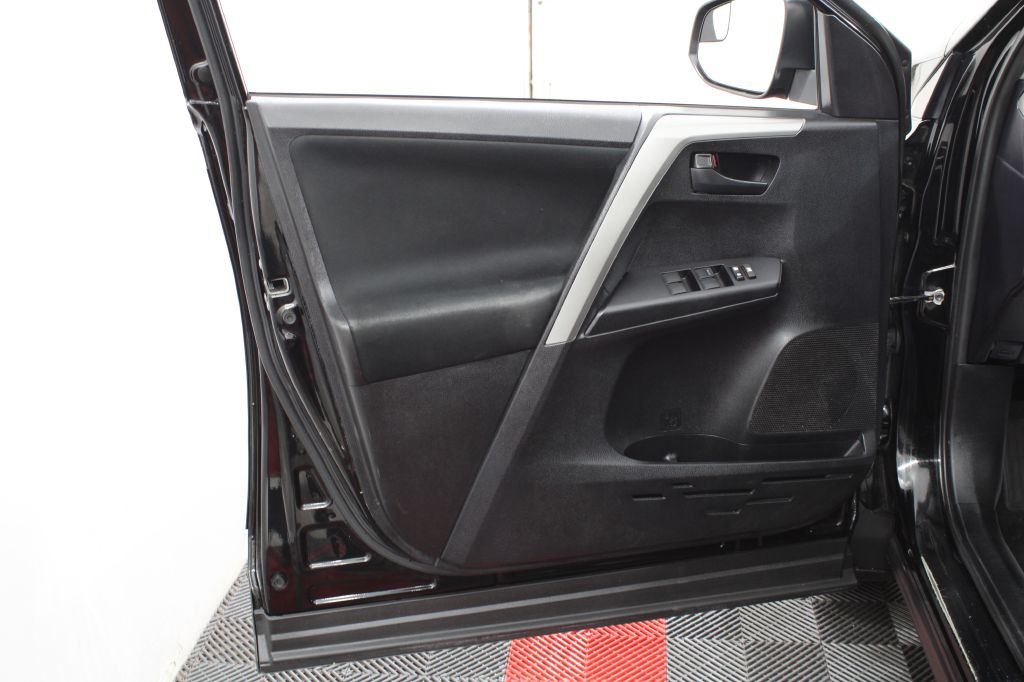 2017 Toyota Rav4 Image 12