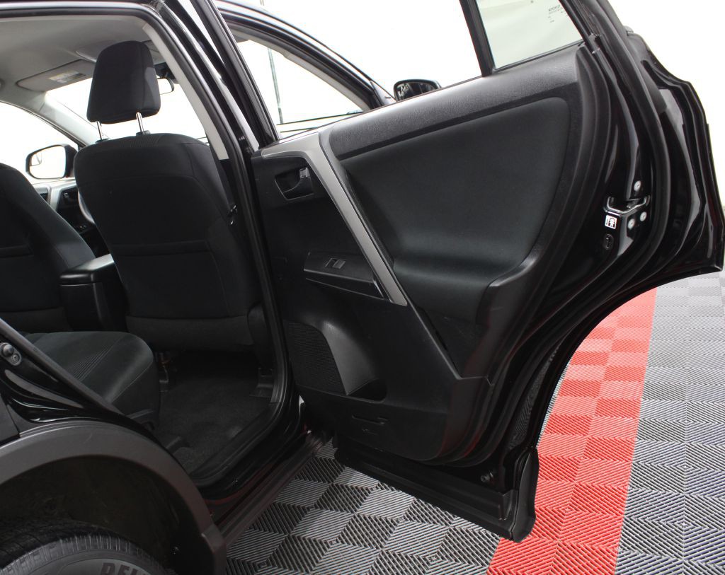 2017 Toyota Rav4 Image 18