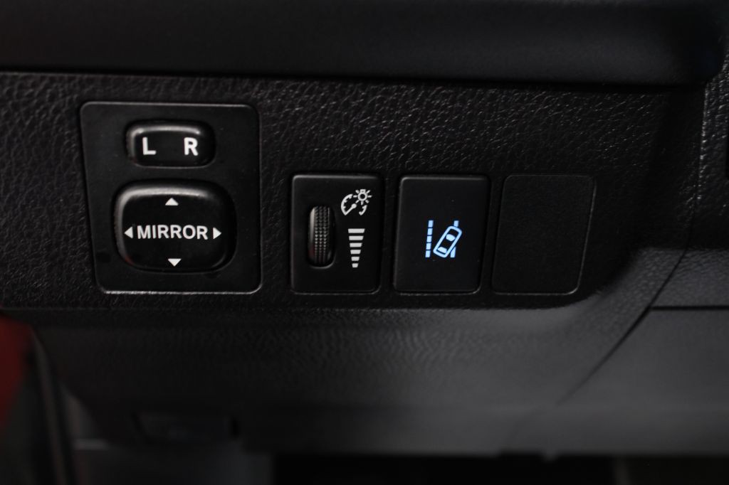 2017 Toyota Rav4 Image 28