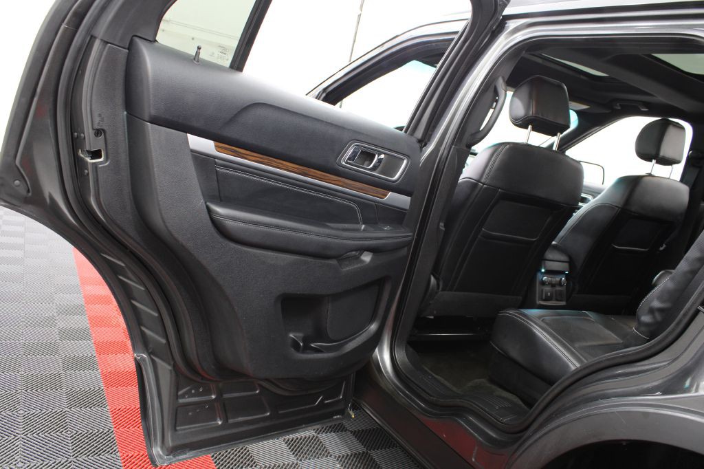 2016 Ford Explorer Image 17