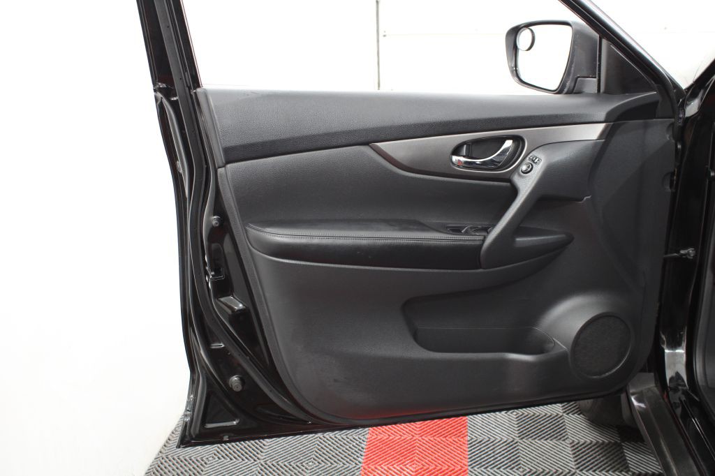 2015 Nissan Rogue Image 11