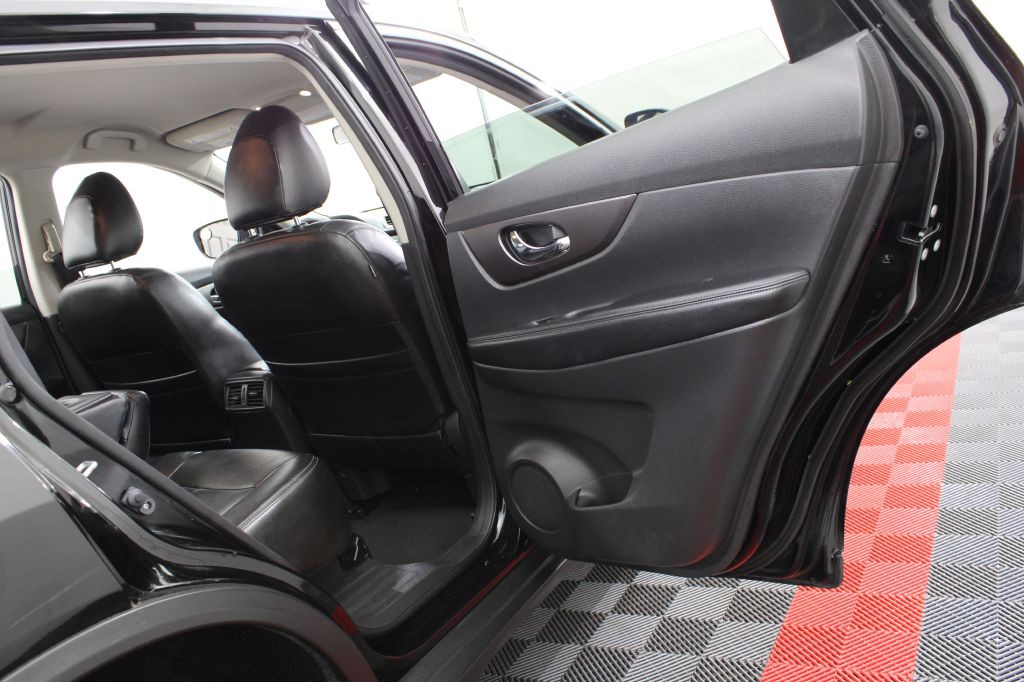 2015 Nissan Rogue Image 16