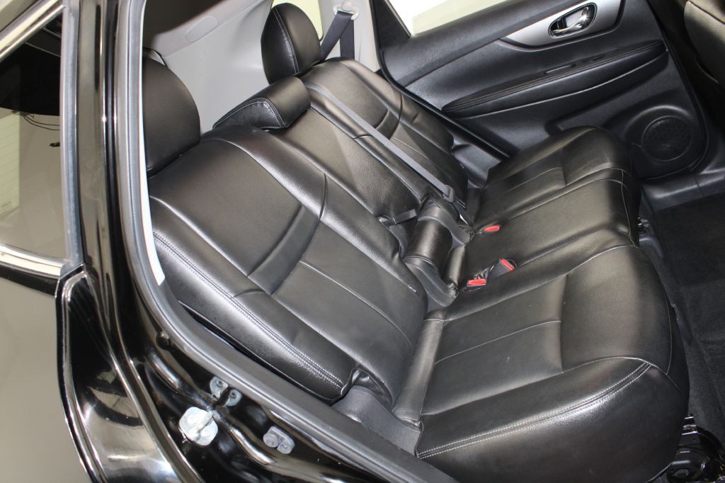 2015 Nissan Rogue Image 17