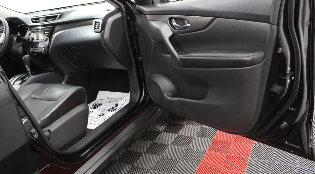 2015 Nissan Rogue Image 18