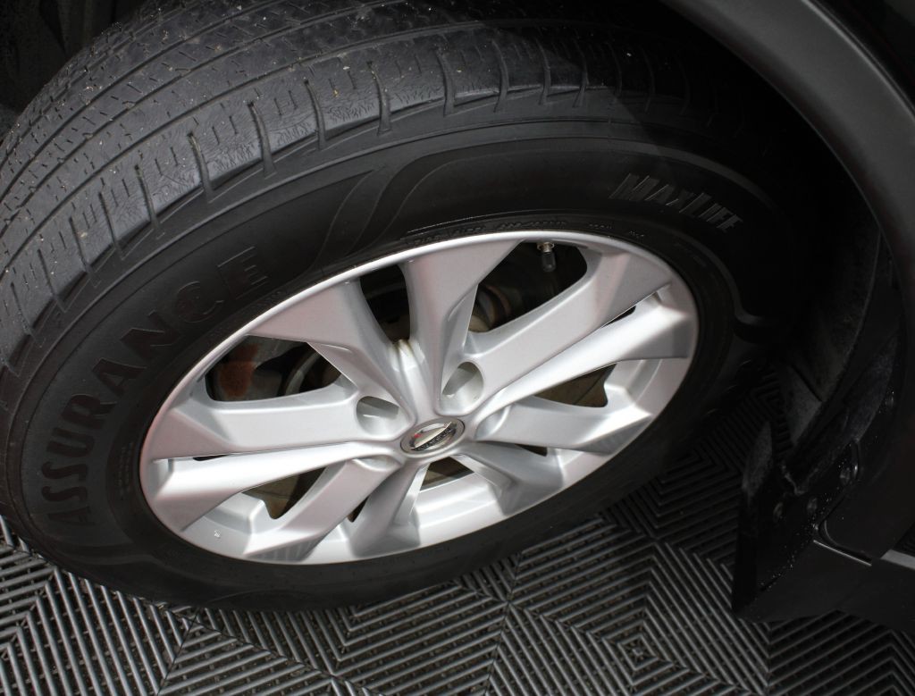 2015 Nissan Rogue Image 32