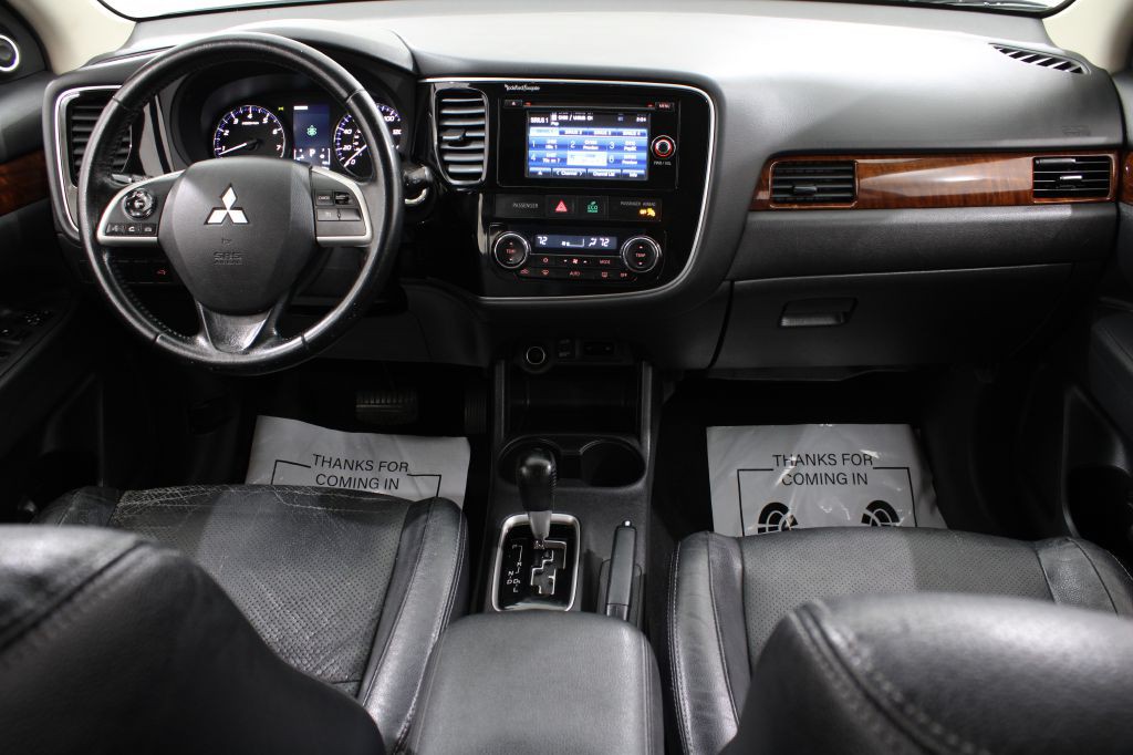 2014 Mitsubishi Outlander Image 2