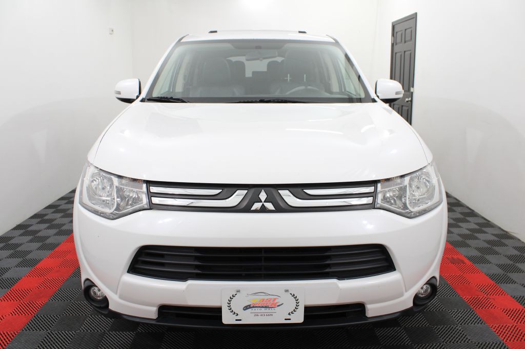 2014 Mitsubishi Outlander Image 3