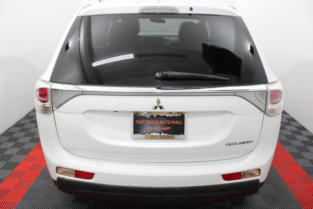2014 Mitsubishi Outlander Image 6