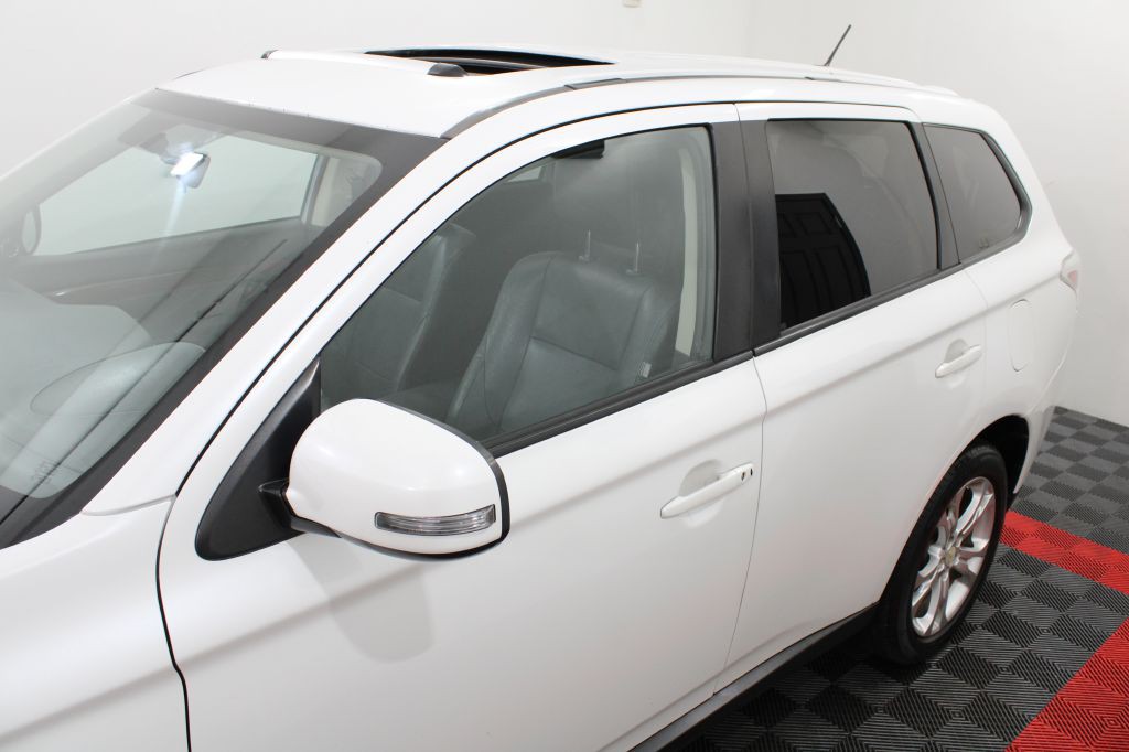 2014 Mitsubishi Outlander Image 9