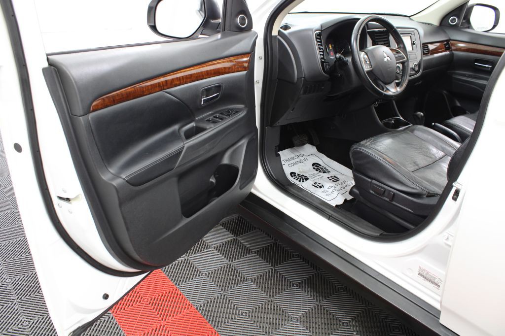 2014 Mitsubishi Outlander Image 13