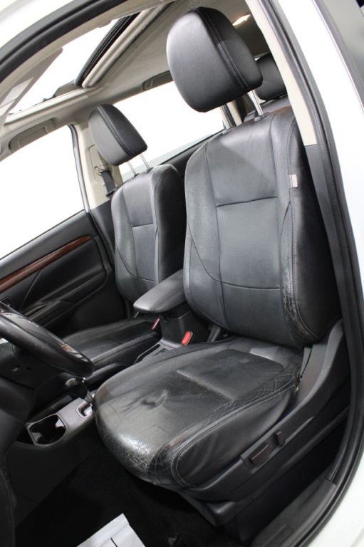 2014 Mitsubishi Outlander Image 14