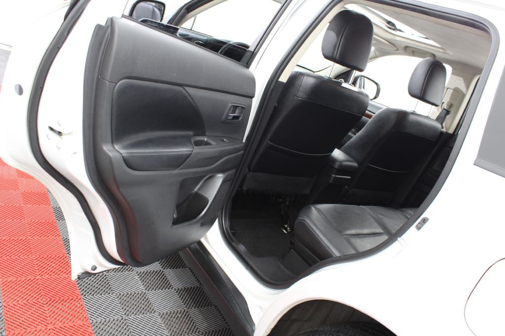 2014 Mitsubishi Outlander Image 15