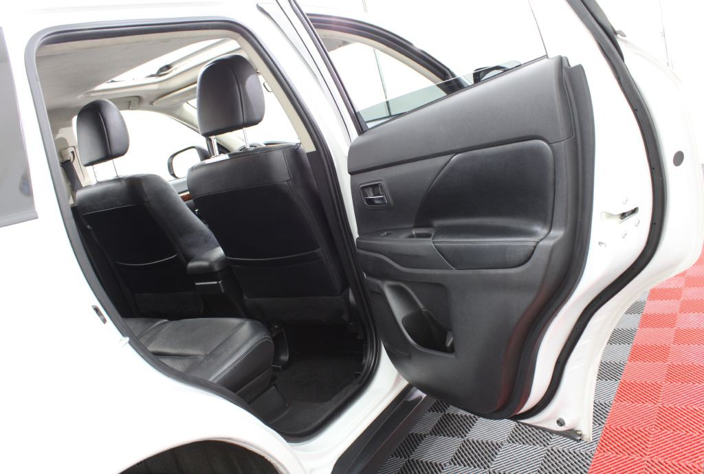 2014 Mitsubishi Outlander Image 18
