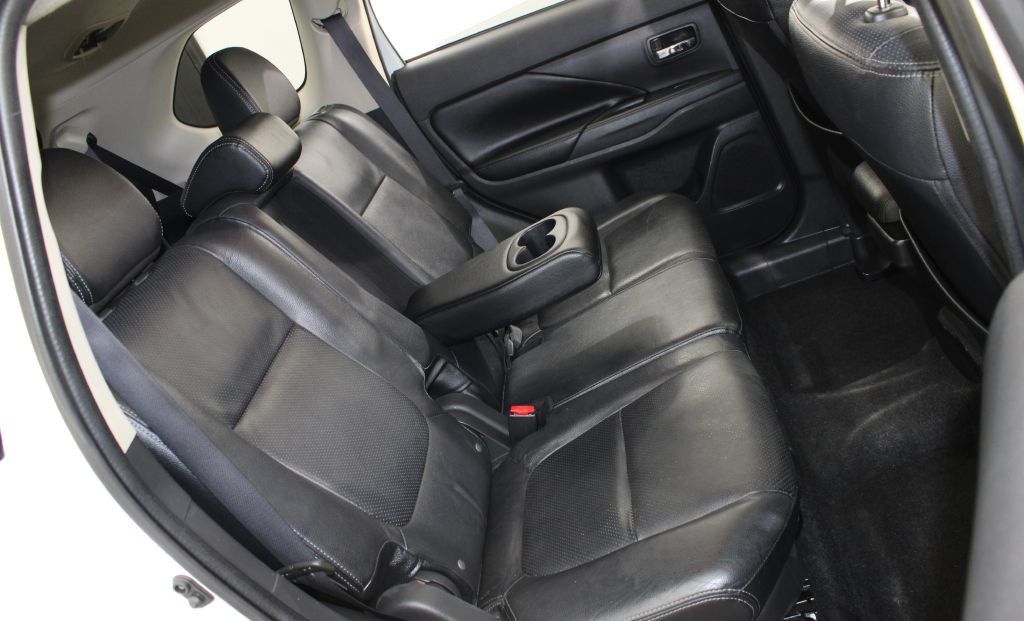2014 Mitsubishi Outlander Image 19