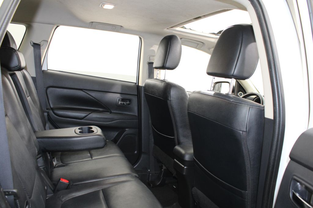 2014 Mitsubishi Outlander Image 21