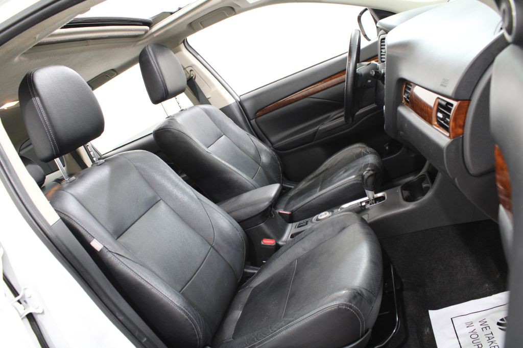2014 Mitsubishi Outlander Image 22