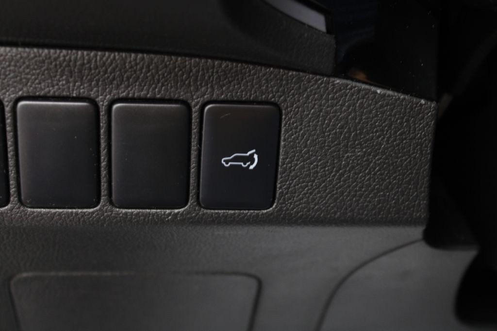 2014 Mitsubishi Outlander Image 28