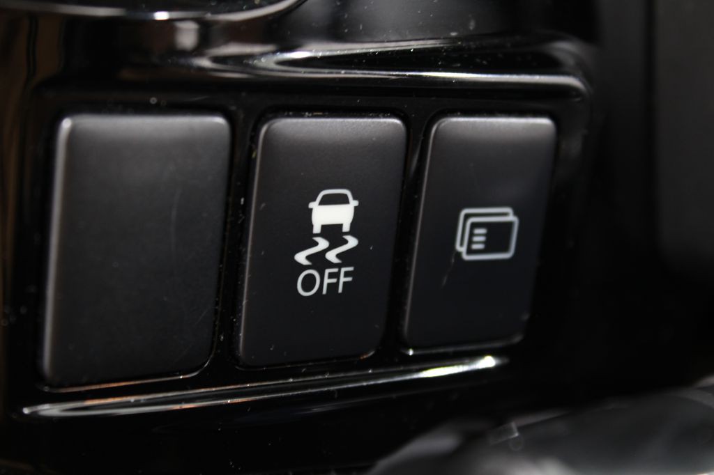 2014 Mitsubishi Outlander Image 29