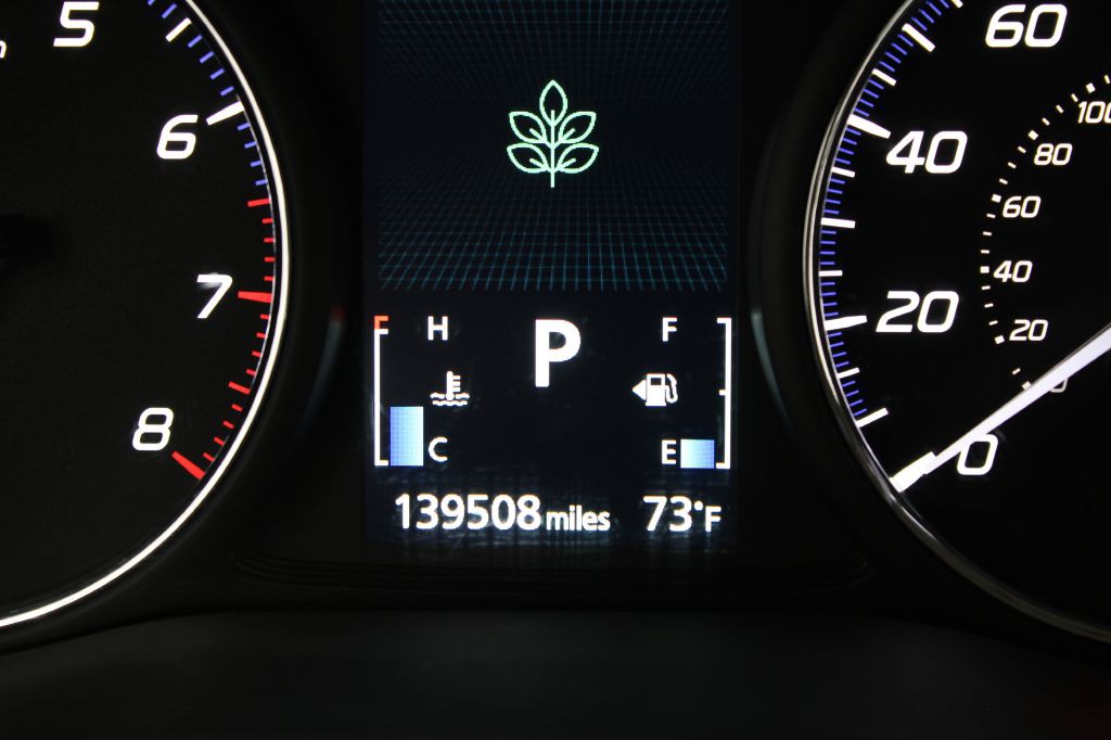 2014 Mitsubishi Outlander Image 32