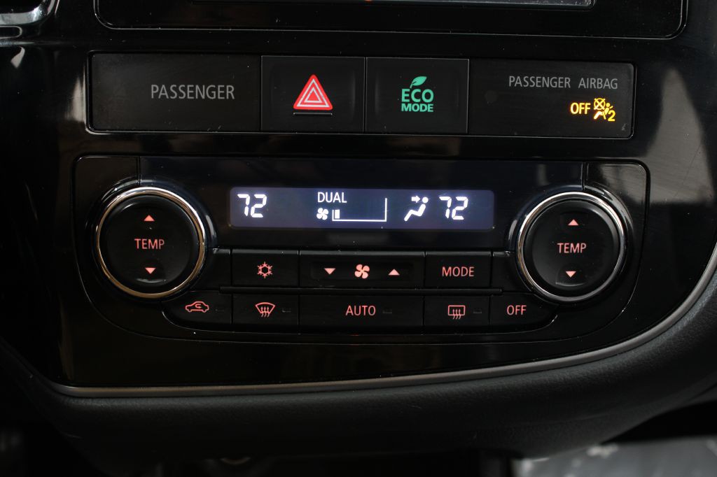 2014 Mitsubishi Outlander Image 33