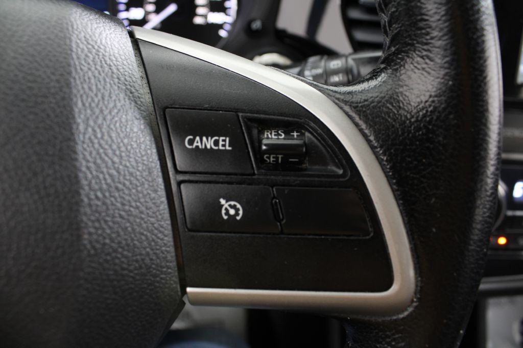 2014 Mitsubishi Outlander Image 35