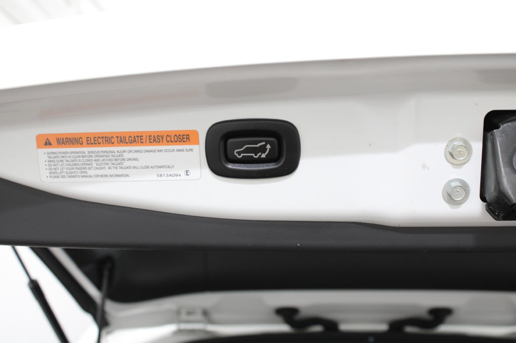 2014 Mitsubishi Outlander Image 37