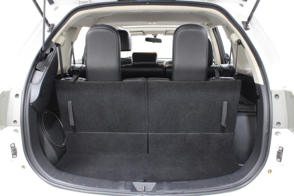 2014 Mitsubishi Outlander Image 38