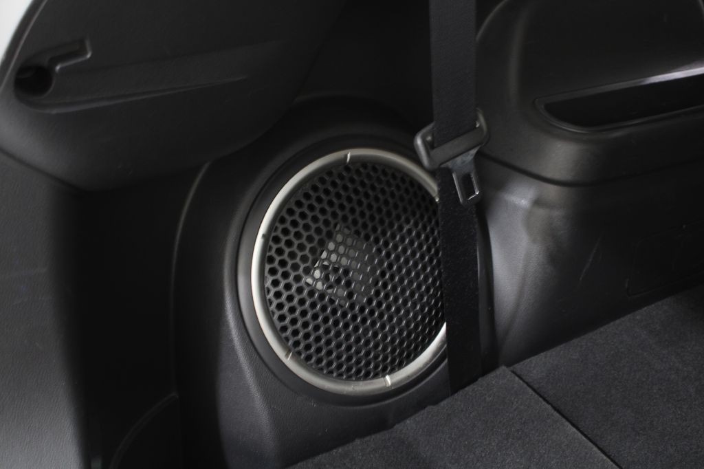 2014 Mitsubishi Outlander Image 40