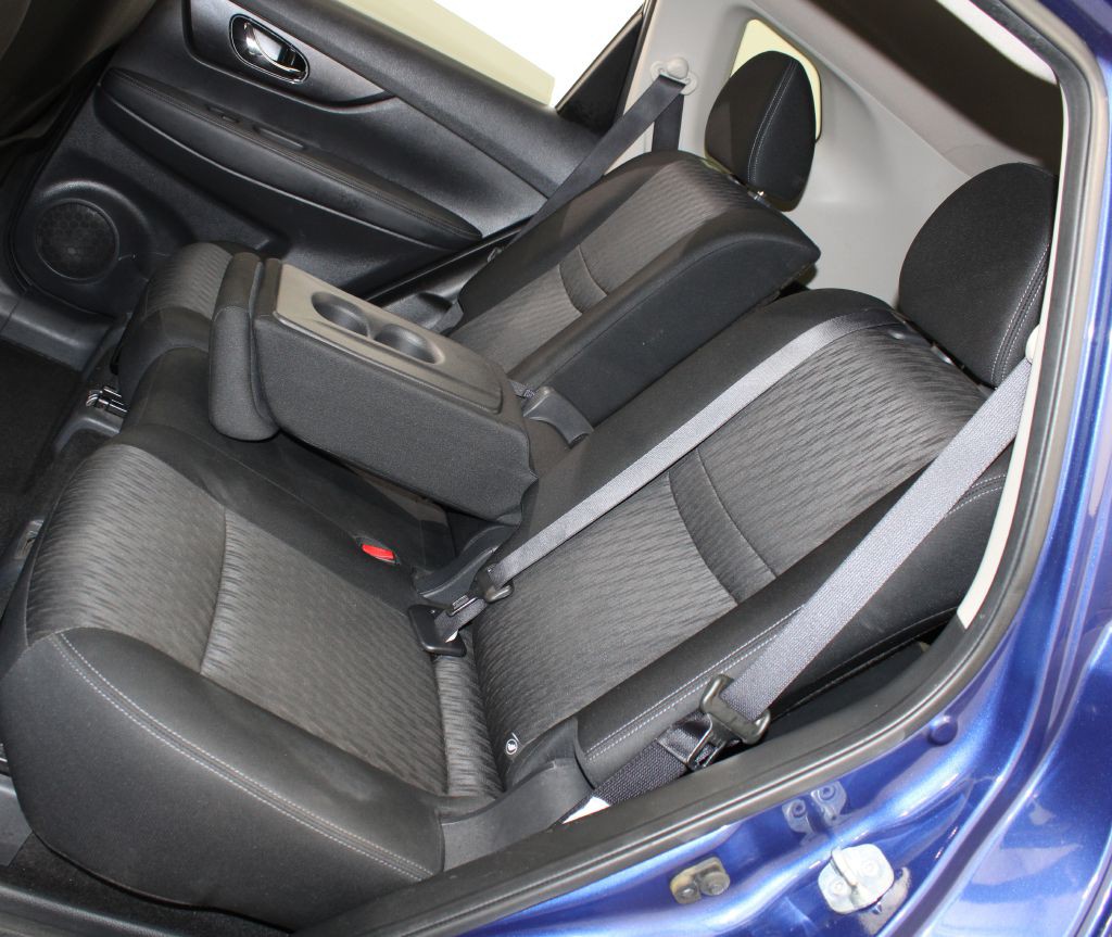 2017 Nissan Rogue Image 16