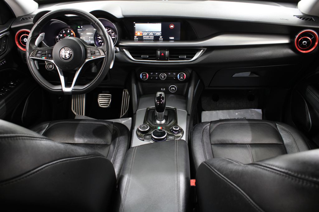 2018 Alfa Romeo Stelvio Image 2