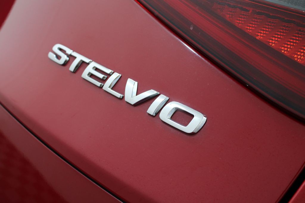 2018 Alfa Romeo Stelvio Image 14