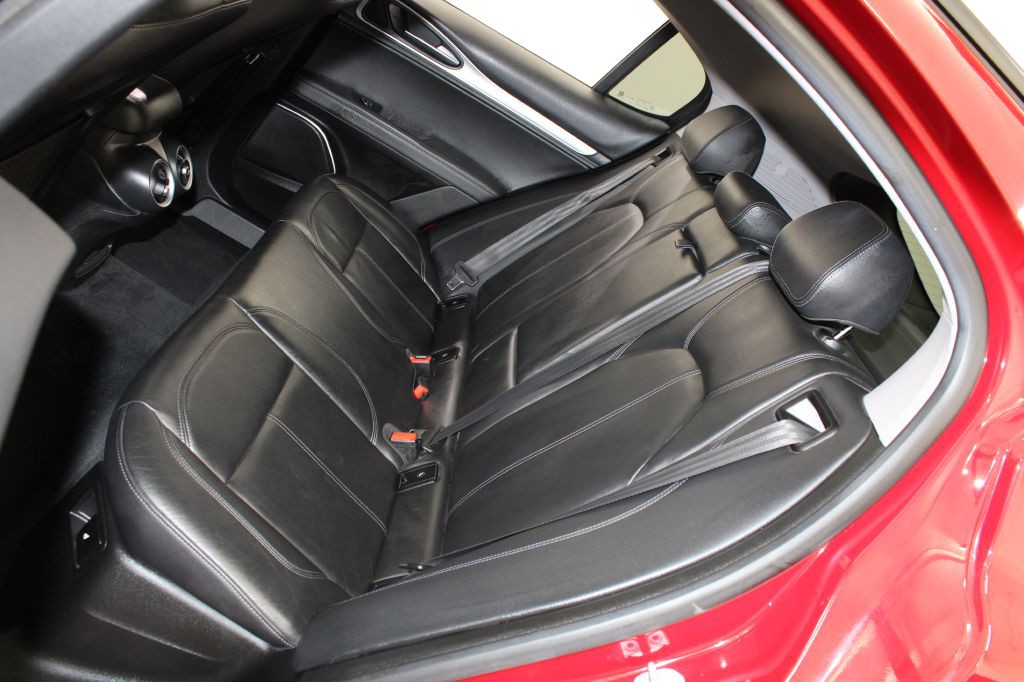 2018 Alfa Romeo Stelvio Image 20