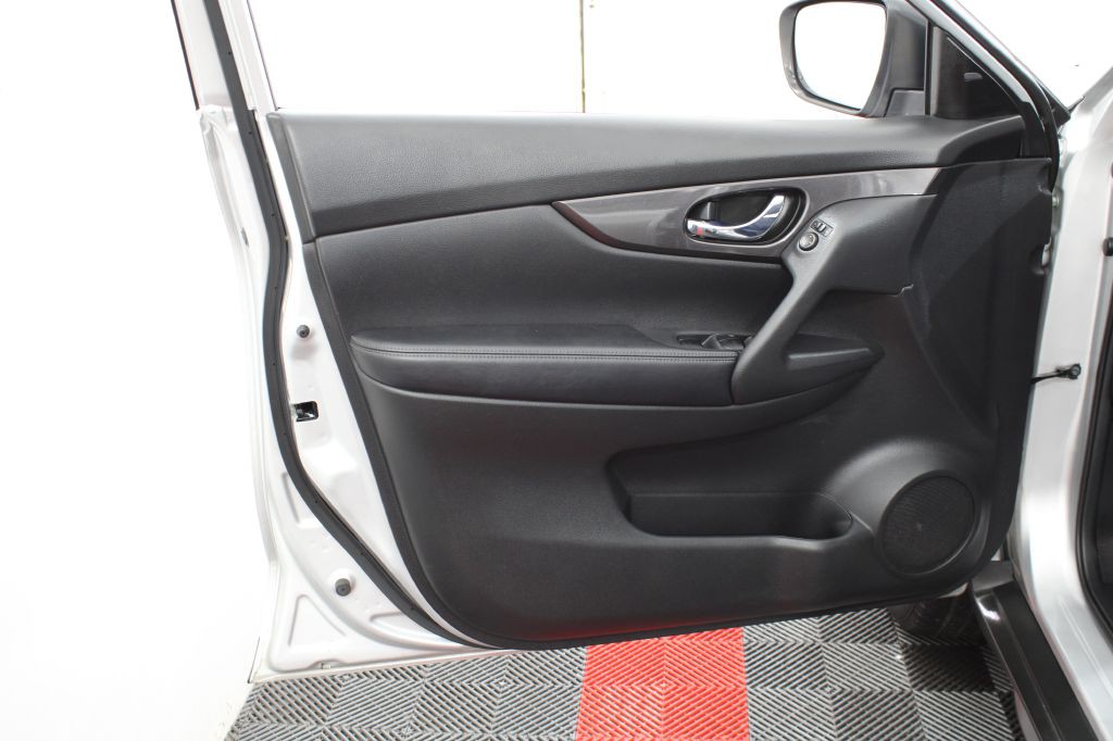 2019 Nissan Rogue Image 14