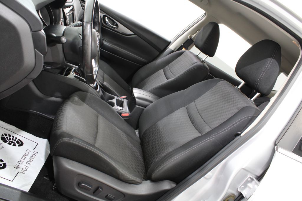 2019 Nissan Rogue Image 16