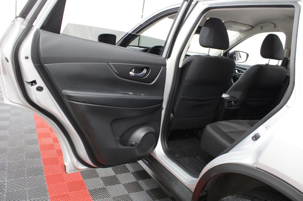 2019 Nissan Rogue Image 17