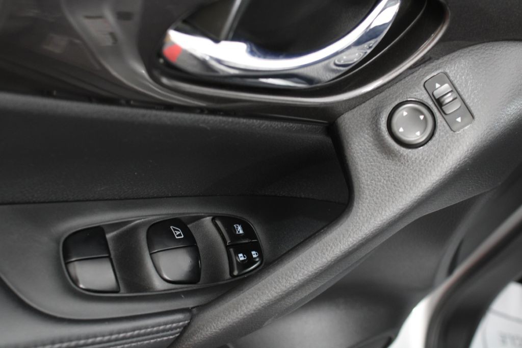 2019 Nissan Rogue Image 28