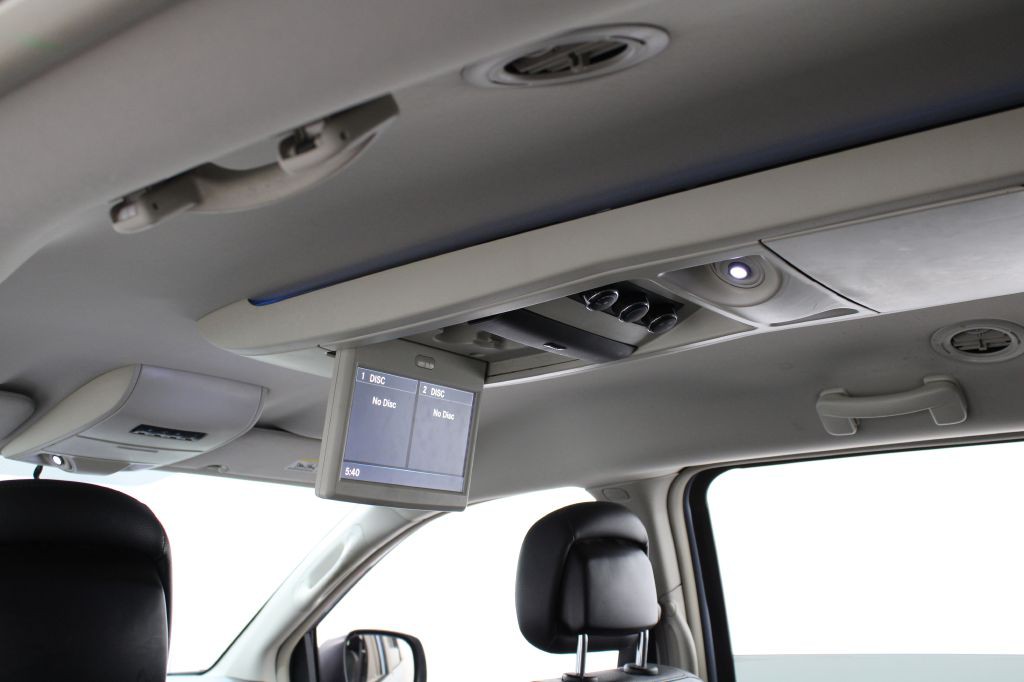 2013 Chrysler Town & Country Image 15
