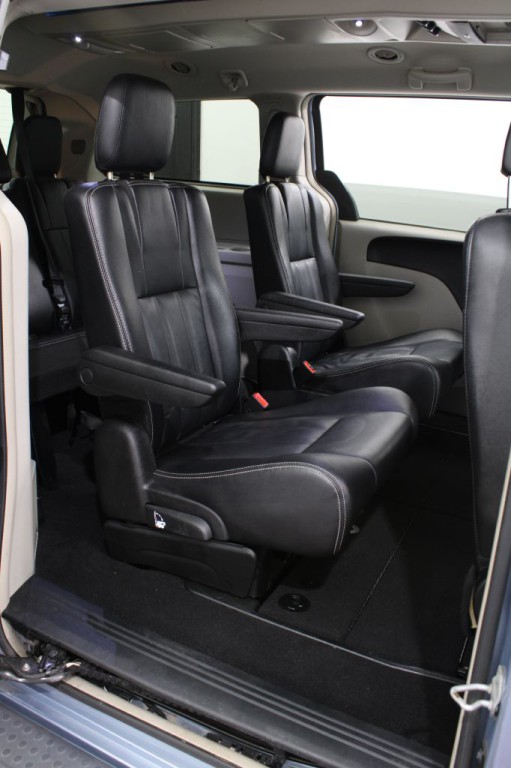 2013 Chrysler Town & Country Image 19