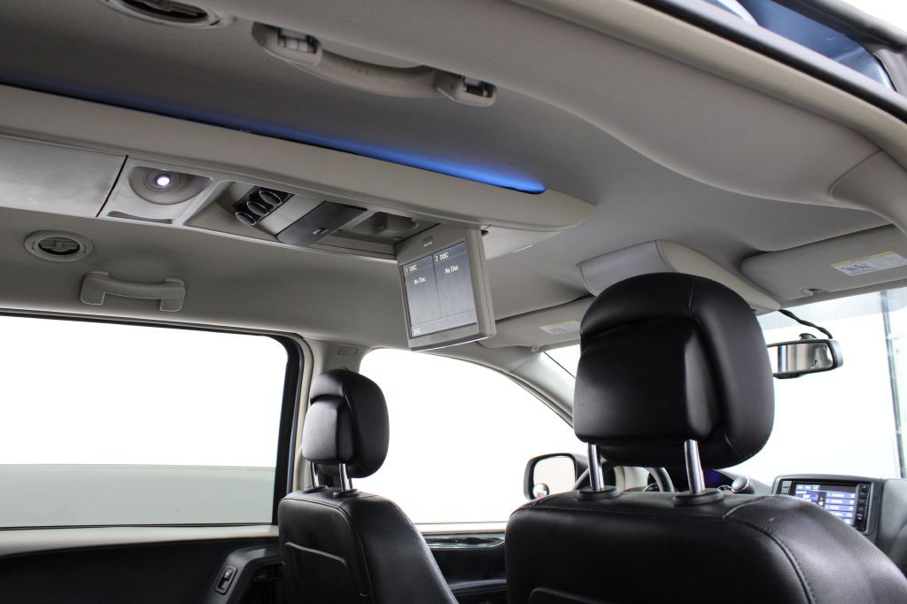 2013 Chrysler Town & Country Image 20