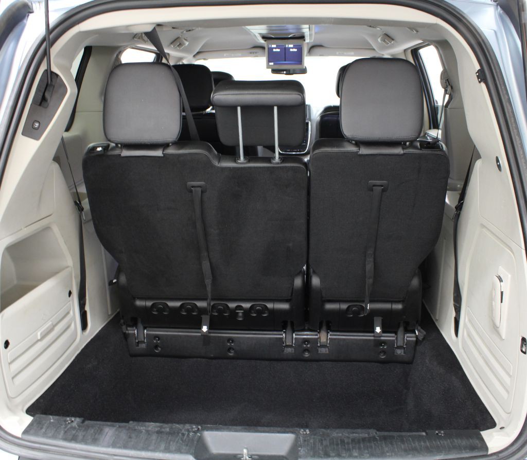 2013 Chrysler Town & Country Image 25