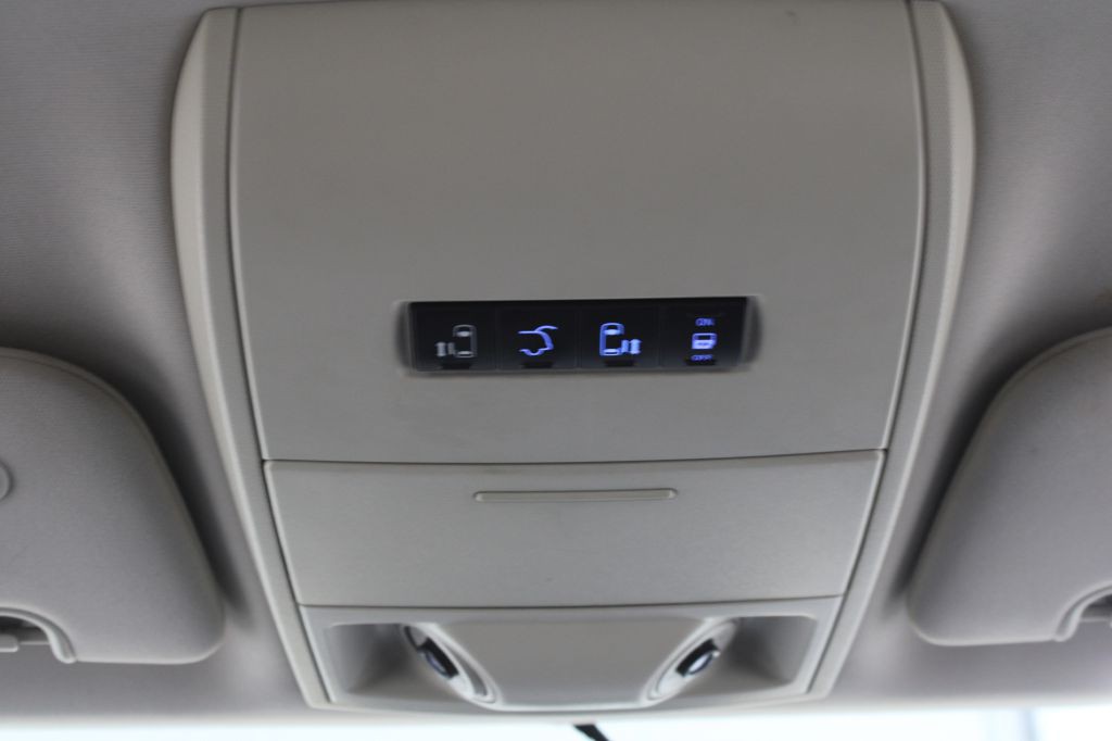 2013 Chrysler Town & Country Image 27