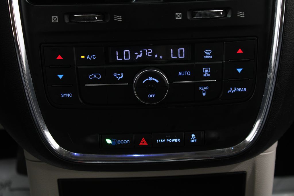 2013 Chrysler Town & Country Image 28